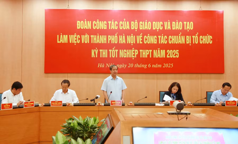 Quang cảnh buổi làm việc.