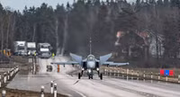 JAS-39 Gripen sắp tham chiến có điểm nổi trội nào so với MiG-29 và Su-27?
