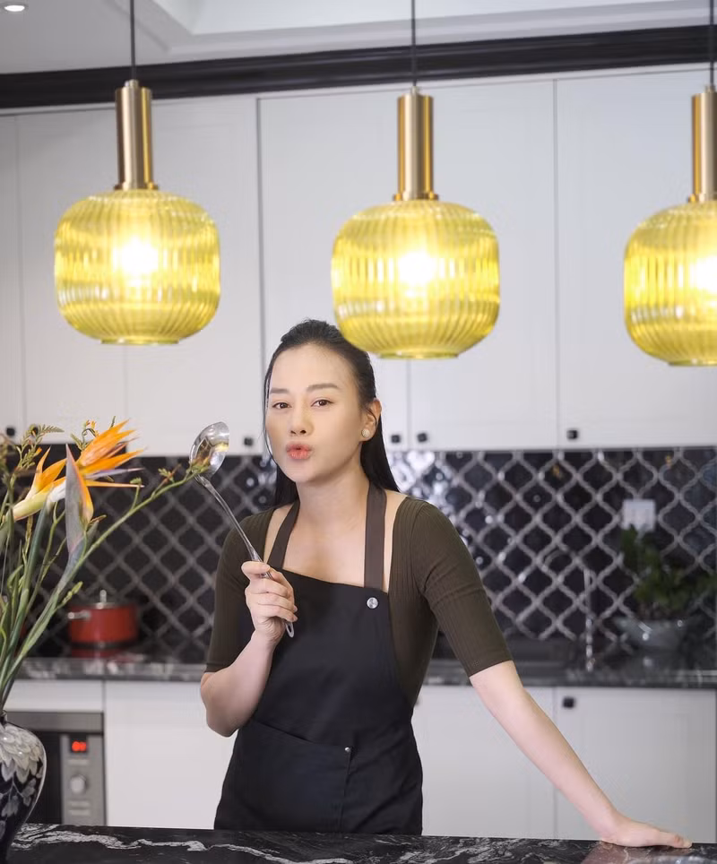 Mới đây, trên trang cá nhân của mình, Phương Oanh đã đăng tải dòng trạng thái gây chú ý. phương oanh 6.jpg