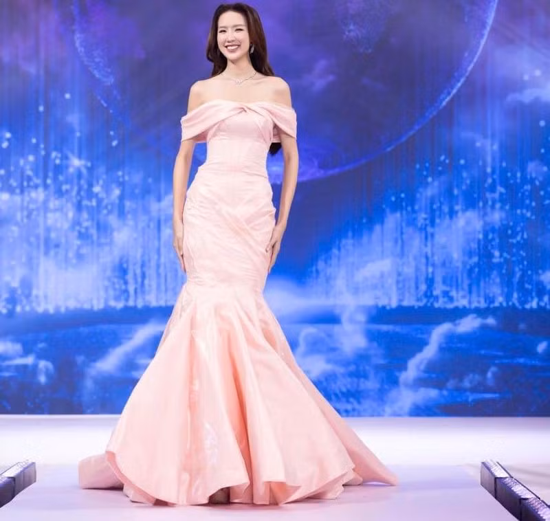 Theo Miss World, Bảo Ngọc sinh năm 2001 tại Cần Thơ, cô cao 1,85m và được nhiều người ưu ái gọi với danh xưng “Nữ hoàng tri thức sắc đẹp”. bao-ngoc-6.jpg