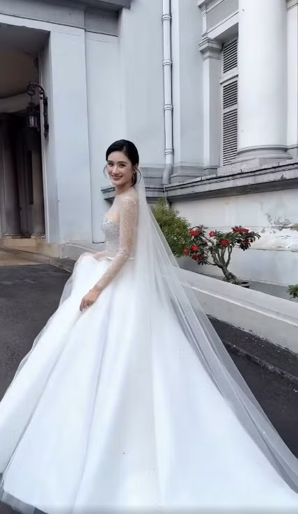 Ý Nhi tiết lộ, bạn trai luôn là nguồn động viên lớn lao, giúp cô vượt qua nhiều khó khăn. Anh Kiệt cũng là người âm thầm ủng hộ Ý Nhi trong mọi quyết định, từ việc học tập đến sự nghiệp. y-nhi-11.jpg