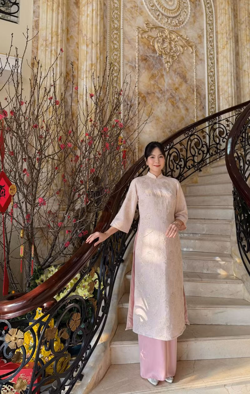 Nữ MC xinh đẹp từng tiết lộ, cô và người chồng hiện tại gặp nhau vào năm 2024, trong giai đoạn Mai Ngọc đối diện với những biến cố trong cuộc sống. mai-ngoc-4.jpg
