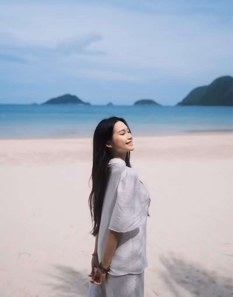 Sau đó, cô gây chú ý khi công khai hẹn hò với nam cầu thủ đình đám Đoàn Văn Hậu. doãn hải my 9.jpg