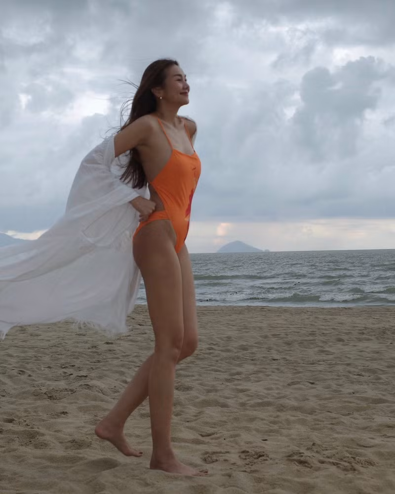 Nàng siêu mẫu khiến nhiều người nể phục khi cô vẫn duy trì được độ hot của mình sau nhiều năm hoạt động trong làng giải trí Việt. bikini-2.jpg