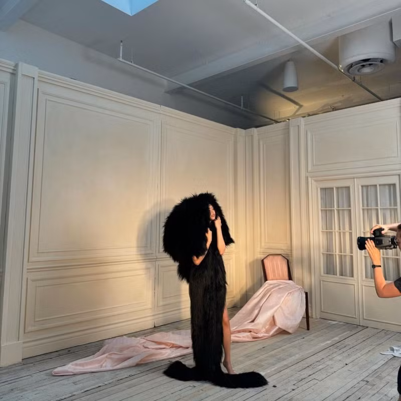 Trước đó, bộ ảnh gợi cảm của Jennie (BLACKPINK) đã gây ra những phản ứng trái chiều từ cư dân mạng. jennie-1.png