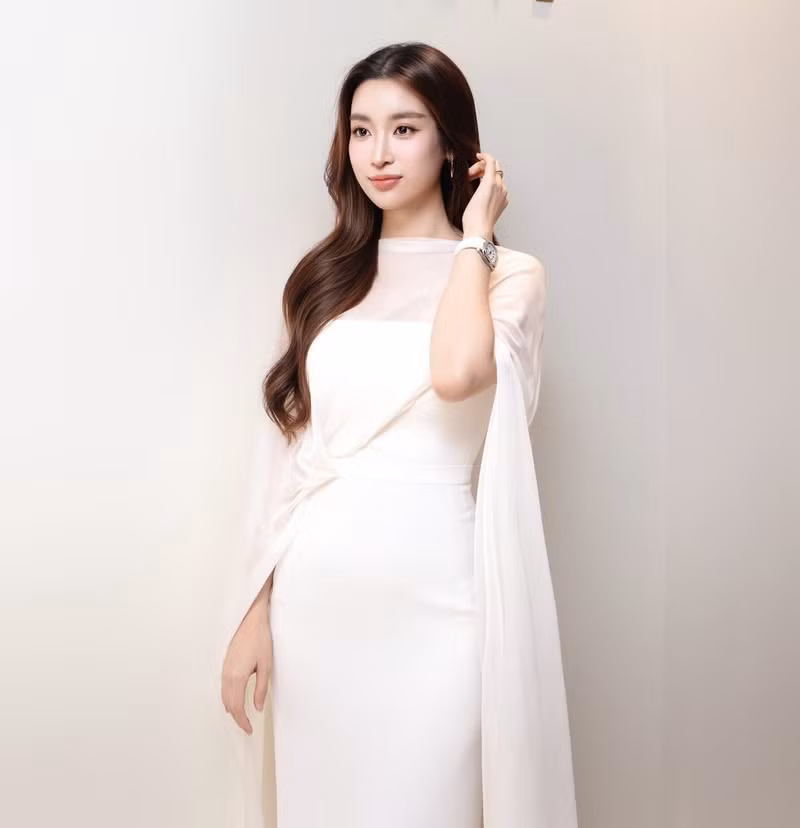 Sự cân bằng giữa vai trò người mẹ, người vợ và người của công chúng mà cô đang thể hiện khiến nhiều chị em xem cô là hình mẫu lý tưởng trong cuộc sống hiện đại. do-my-linh-8.jpg