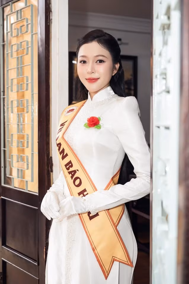 “Trong không gian trang nghiêm ấy, Kiều Duy càng cảm nhận rõ hơn giá trị của hai chữ ‘biết ơn’, người đẹp bộc bạch. 9fbc1a55-c4d3-4aa5-9e27-8c0f0af5d40e.jpg