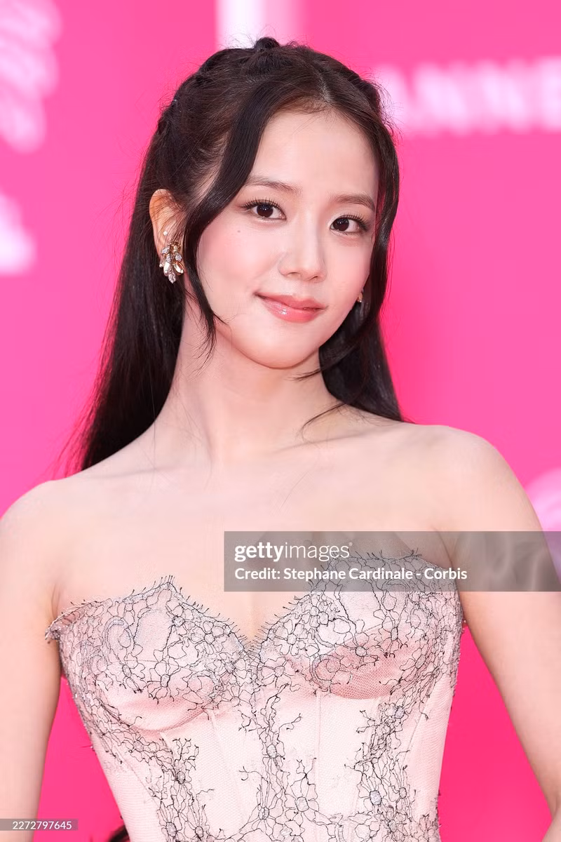 Với sự xuất hiện đặc biệt tại Liên hoan phim truyền hình quốc tế Cannes 2026, Jisoo (BLACKPINK) một lần nữa khẳng định vị thế trong ngành giải trí. jisoo-10.jpg