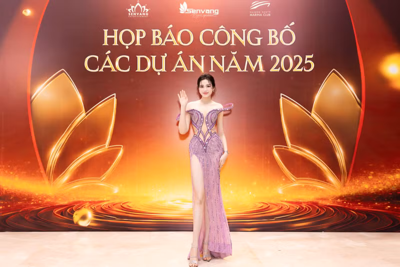 Top 3 Hoa hậu Việt Nam 2020: Đỗ Thị Hà, Phạm Ngọc Phương Anh và Nguyễn Lê Ngọc Thảo khiến khán giả vô cùng thích thú với khoảnh khắc này vì đã lâu cả ba mới có dịp tụ hội. hoa-hau-do-ha-1.jpg