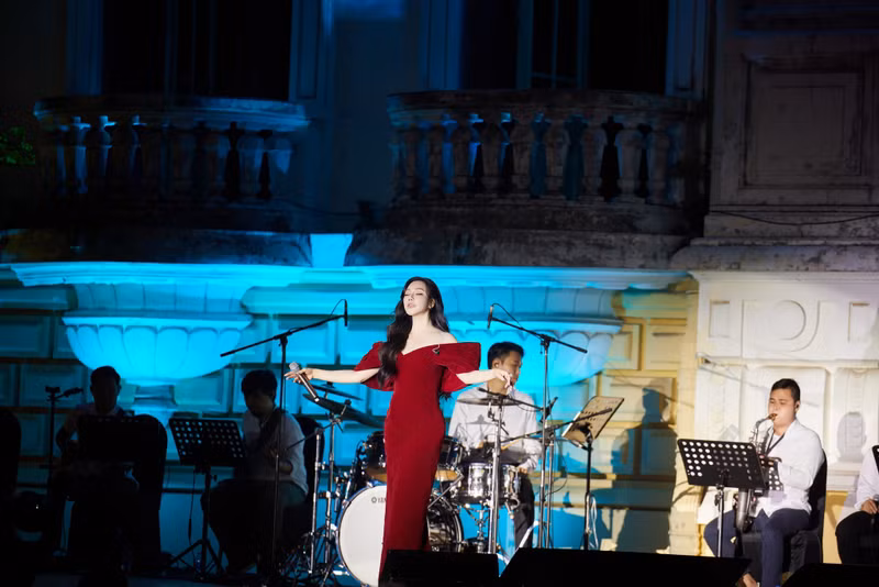 ho-quynh-huong-9.jpg