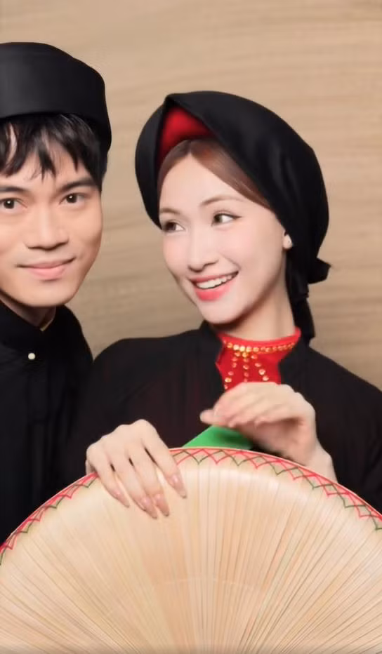 Ngoài ra, Hòa Minzy còn chia sẻ thêm về mối quan hệ giữa cô và cầu thủ Văn Toàn. Cô cho biết, mình và Văn Toàn chỉ là bạn thân, không hề có mối quan hệ yêu đương. van-toan-6.jpg