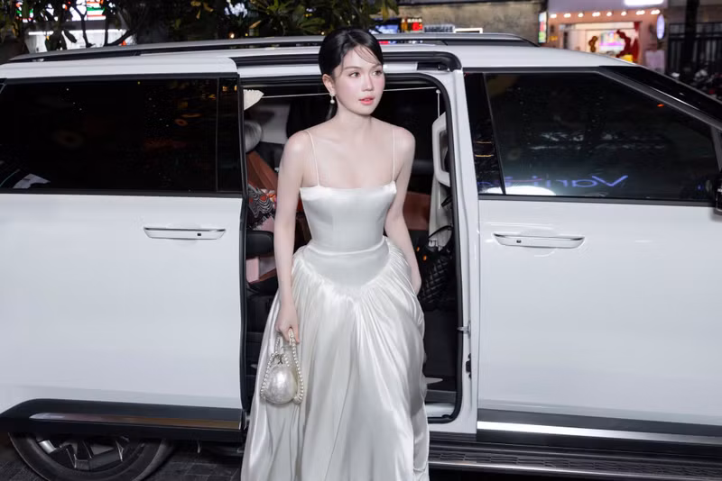 ngoc-trinh-10.jpg