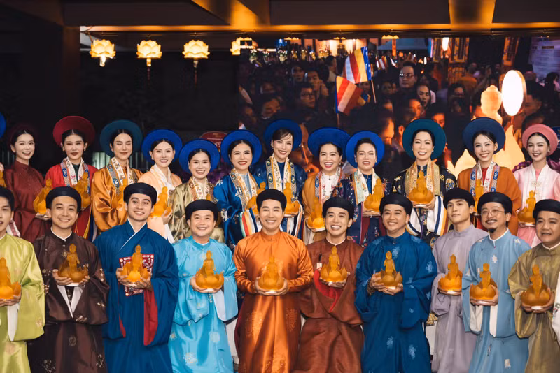 Đây cũng là lần đầu tiên TPHCM đăng cai tổ chức Đại lễ Phật Đản Liên Hợp Quốc. hoa-hau-tieu-vy-9.jpg