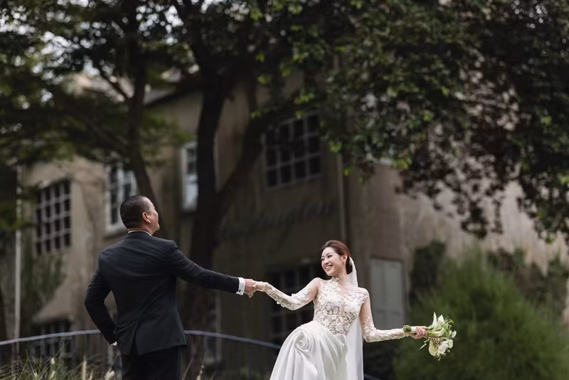 Đám cưới của cặp đôi hứa hẹn sẽ quy tụ dàn sao Vbiz đình đám cùng tới tham dự. khanh-van-11.jpg