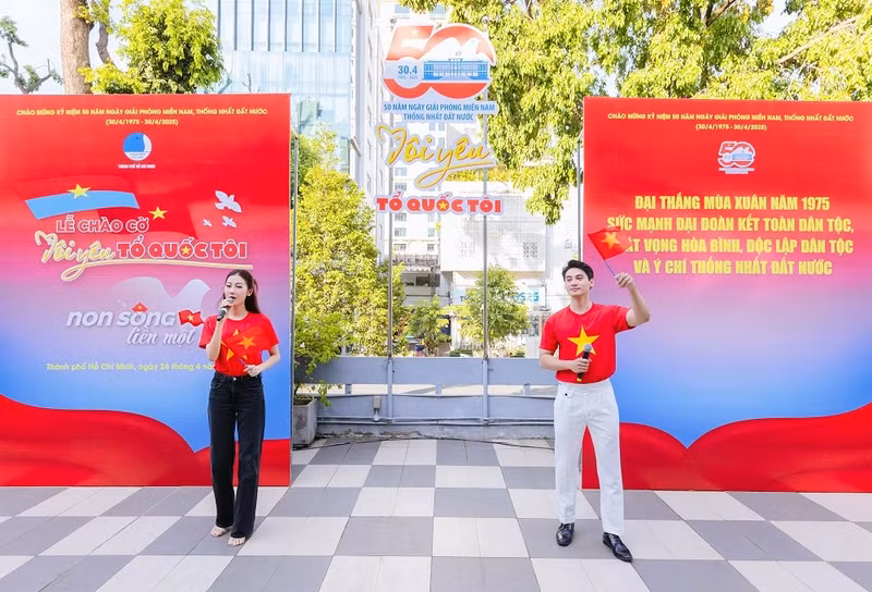 nam-vuong-tuan-ngoc-va-hoa-hau-que-anh.jpg