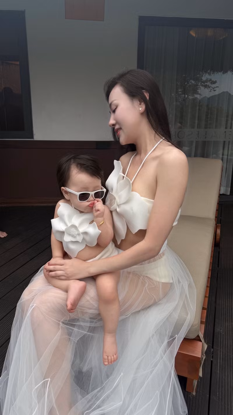 Từ khi lên chức mẹ, Phương Oanh thường xuyên chia sẻ cuộc sống đời thường xoay quanh việc chăm sóc con cái. phuong-oanh-10.jpg