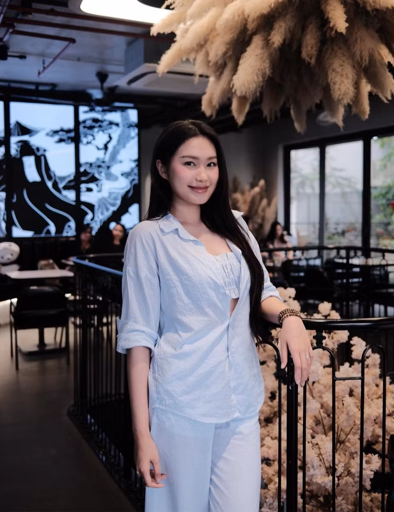 Động thái này của Doãn Hải My được nhiều người nhận xét là kịp thời, phù hợp. Đặc biệt khi thời gian gần đây, cô còn livestream bán hàng, tham gia các livestream bán hàng của nhiều người nổi tiếng. doan-hai-my-6.jpg
