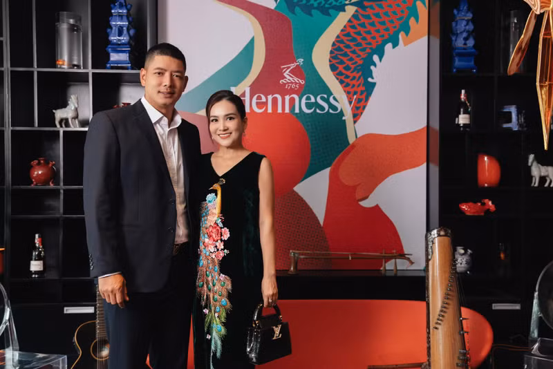 Ở thời điểm hiện tại, Bình Minh không còn hoạt động showbiz nhiều như trước mà tập trung phần lớn thời gian cho công việc kinh doanh riêng cũng như vun vén, chăm lo cho hạnh phúc của gia đình nhỏ. binh-minh-2.jpg