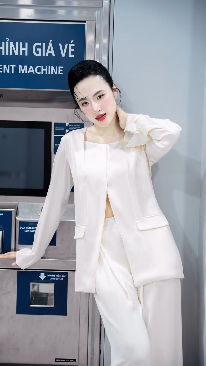 Dù theo đuổi phong cách nào, Angela Phương Trinh vẫn luôn biết cách tỏa sáng và thu hút sự chú ý của công chúng. angela-phuong-trinh-10.jpg