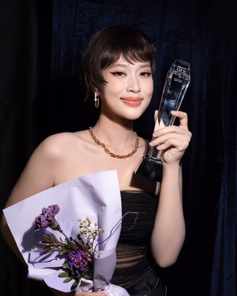 Cô cho biết: “Đối với người nghệ sĩ, giải thưởng chính là sự công nhận quý giá nhất cho những nỗ lực cống hiến”. hai-5049.jpg