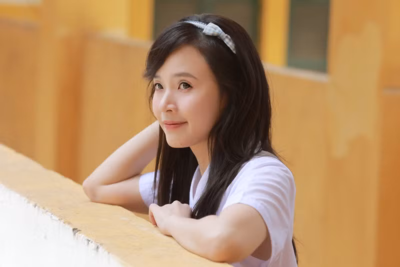 Mới đây, cô nàng đã bật mí bí quyết phía sau vẻ ngoài tươi trẻ ấy đó là “suy nghĩ healthy” – một khái niệm nghe lạ mà quen và đầy cảm hứng. midu-3.jpg