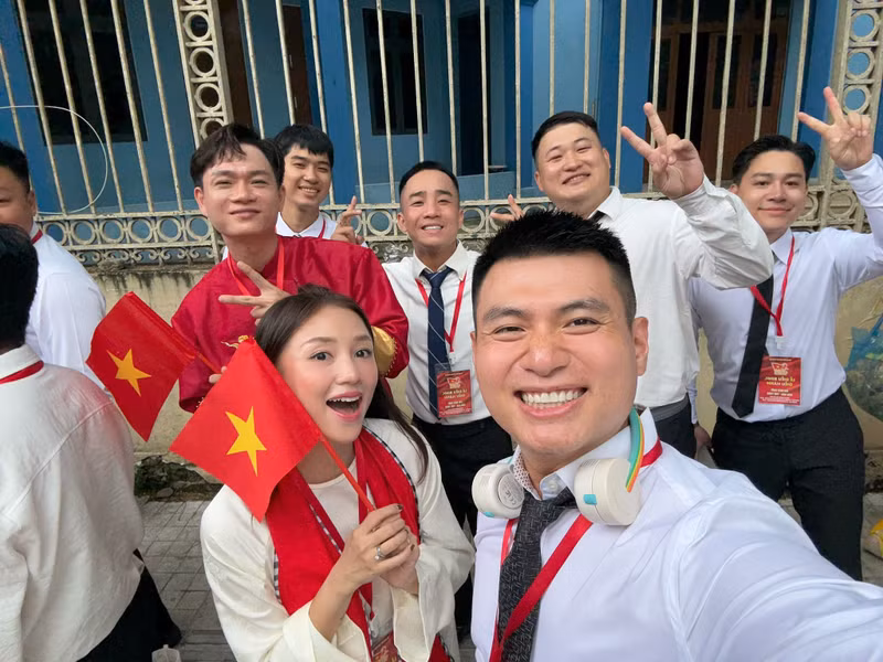 Bên cạnh những tên tuổi kỳ cựu, thế hệ nghệ sĩ trẻ như Thu Quỳnh, Salim và Đỗ Duy Nam... cũng để lại dấu ấn trong lòng công chúng. dieu-hanh-4.jpg