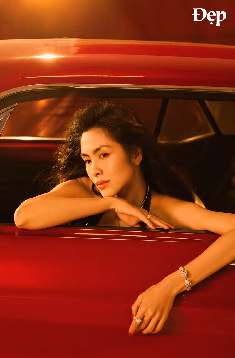 Nhiều người bày tỏ sự ngạc nhiên trước hình ảnh mới mẻ nhưng đầy cuốn hút này của cô, đồng thời dành lời khen ngợi cho nhan sắc không tuổi và phong cách ngày càng đa dạng của nàng "ngọc nữ". tang-thanh-ha-8.jpg