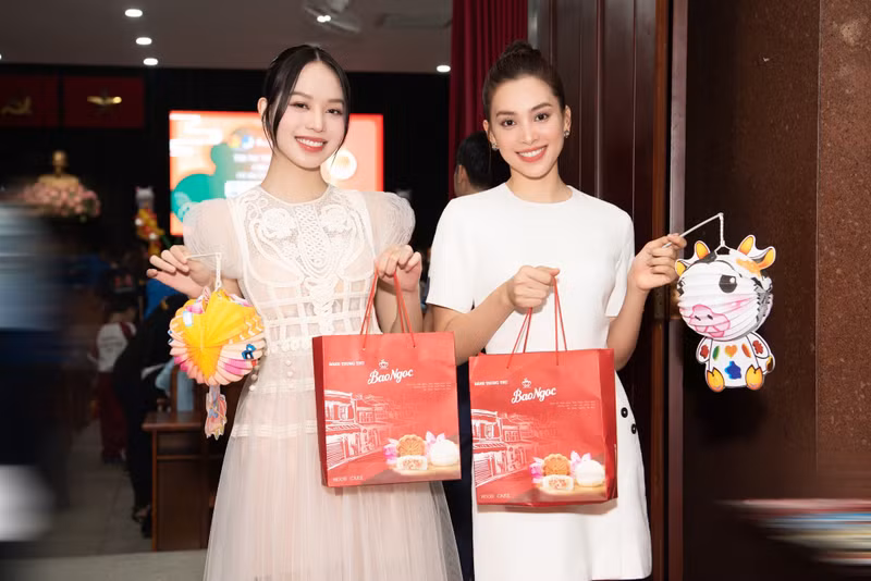 Cả hai đều mang trong mình những giá trị đặc biệt, khiến họ trở thành những đại diện tiêu biểu của nhan sắc Việt Nam. thanh-thuy-4.jpg