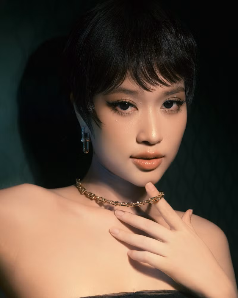 Danh hiệu "Rising Star" không chỉ công nhận một "viên ngọc thô" đang dần tỏa sáng mà còn cổ vũ cho sự nghiêm túc, lăn xả và nỗ lực trau dồi thực lực diễn xuất của Đoàn Thiên Ân. thien-an-9.jpg