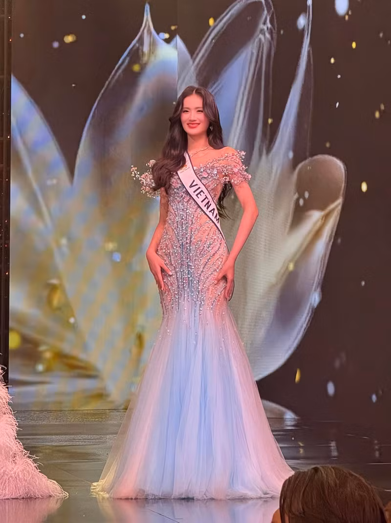 Tính đến hiện tại, thành tích nổi bật nhất của Ý Nhi là top 8 hạng mục Hoa hậu Nhân ái (Beauty With A Purpose) và top 20 Multimedia Challenge (Thử thách truyền thông). y-nhi-06.jpg
