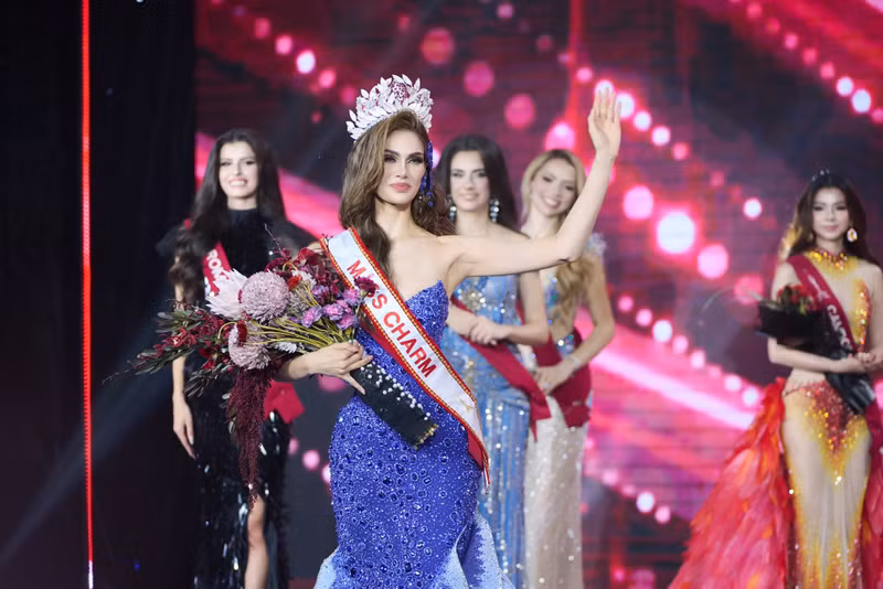 Tân Miss Charm sở hữu nhan sắc nổi bật, nụ cười tươi rạng rỡ cùng đường nét ngũ quan hài hòa. miss-charm-6.jpg