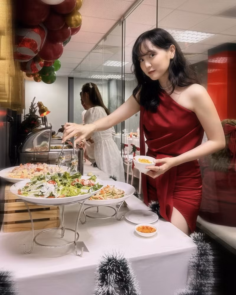Ở thời điểm hiện tại, cô được nhận xét ngày càng nhuận sắc hơn so với trước. hai-tu-7.jpg