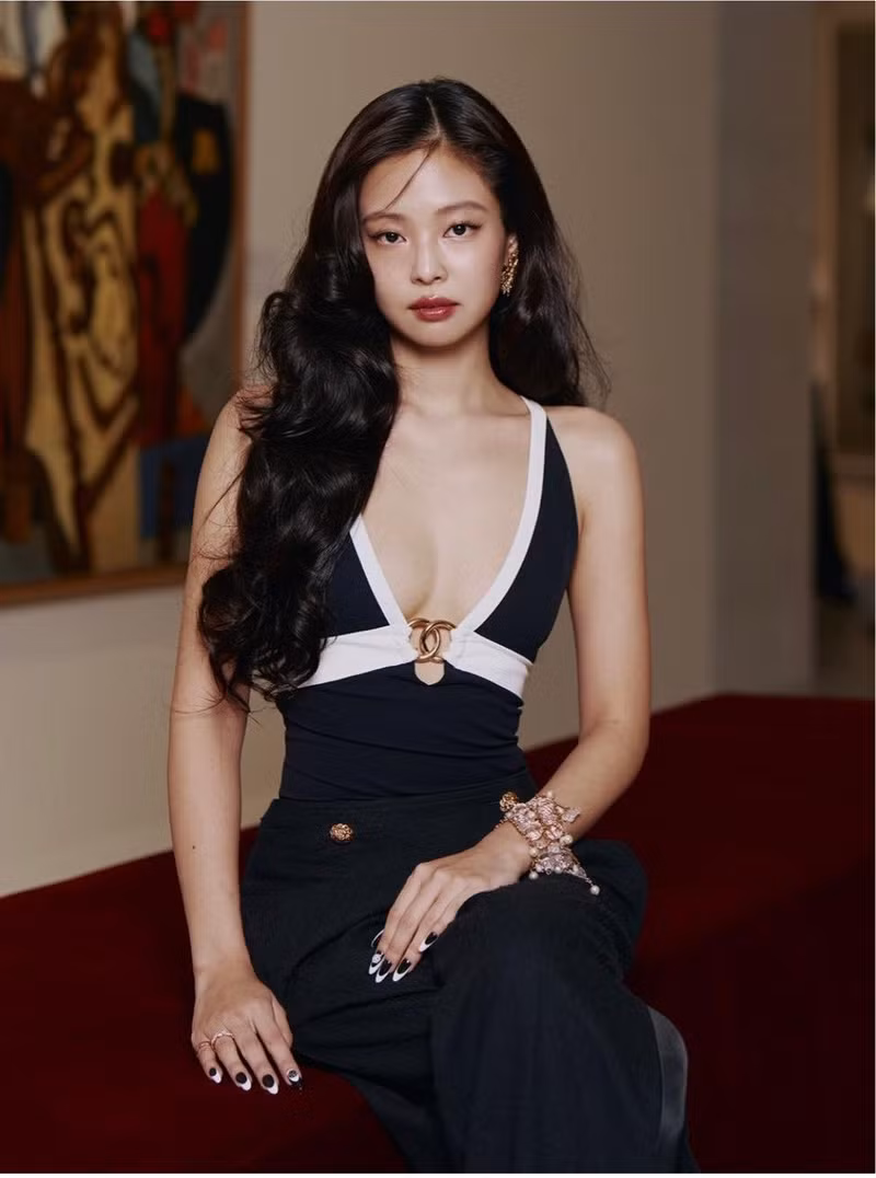 Cùng với đó, những hình ảnh từ bữa tiệc sau chương trình cũng được thành viên BLACKPINK hé lộ. jennie-10.jpg