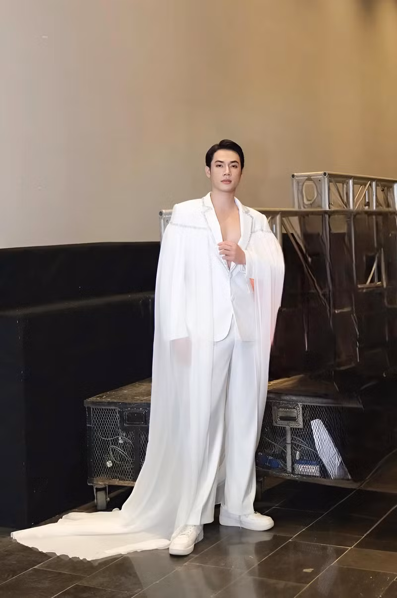 Trong đó, phải kế đến Minh Toại khi anh xuất sắc đạt Á vương Mr World Vietnam và trở thành gương mặt đắt show trên sàn catwalk. IMG_9705.JPG