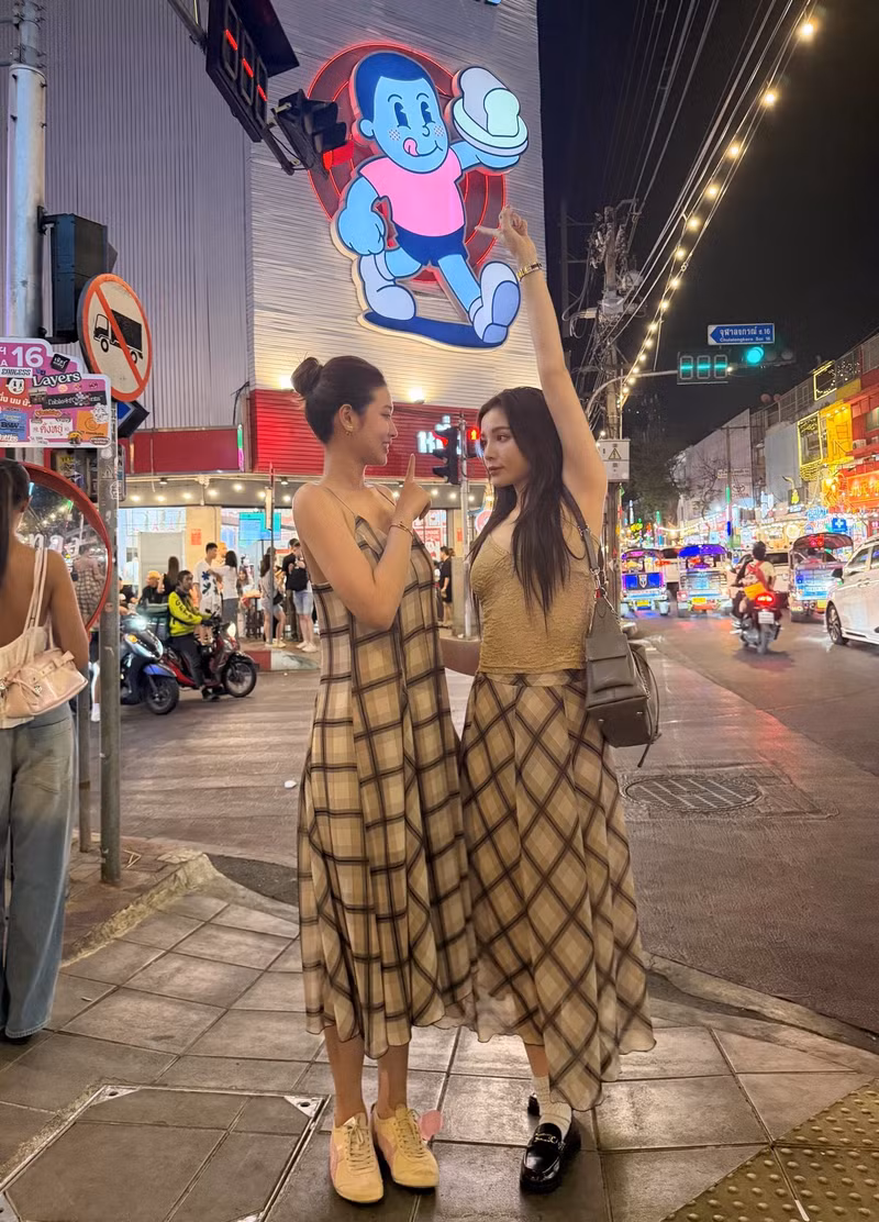 Bỏ ngoài tai những lời đồn đoán xoay quanh mối quan hệ, Kỳ Duyên và Thiên Ân thoải mái xuất hiện cùng nhau và ngày càng khiến công chúng chú ý bởi sự thân thiết đặc biệt. ky-duyen-10.jpg