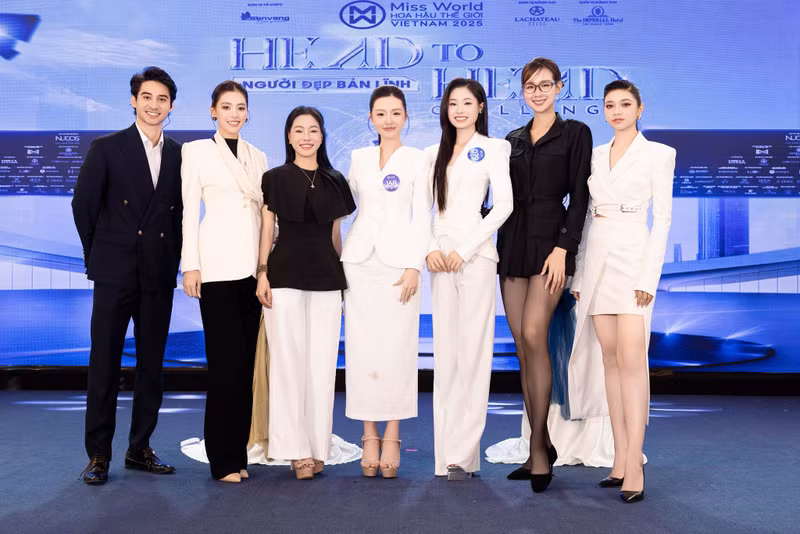 Đặc biệt, khi đứng cạnh dàn người đẹp khác, phong cách cùng nhan sắc của Tiểu Vy vẫn vô cùng nổi bật mà không bị lép vế. tieu-vy-9.jpg