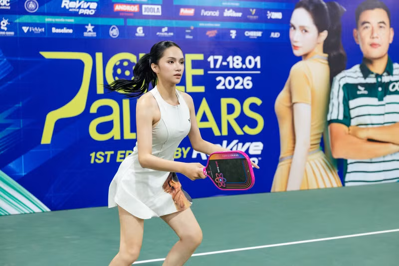 Thời gian gần đây, Hoa hậu Hương Giang là cái tên nhận được nhiều sự quan tâm khi liên tục xuất hiện trên sân pickleball với những bộ trang phục vừa thời trang, vừa tinh tế. huong-giang-3.jpg