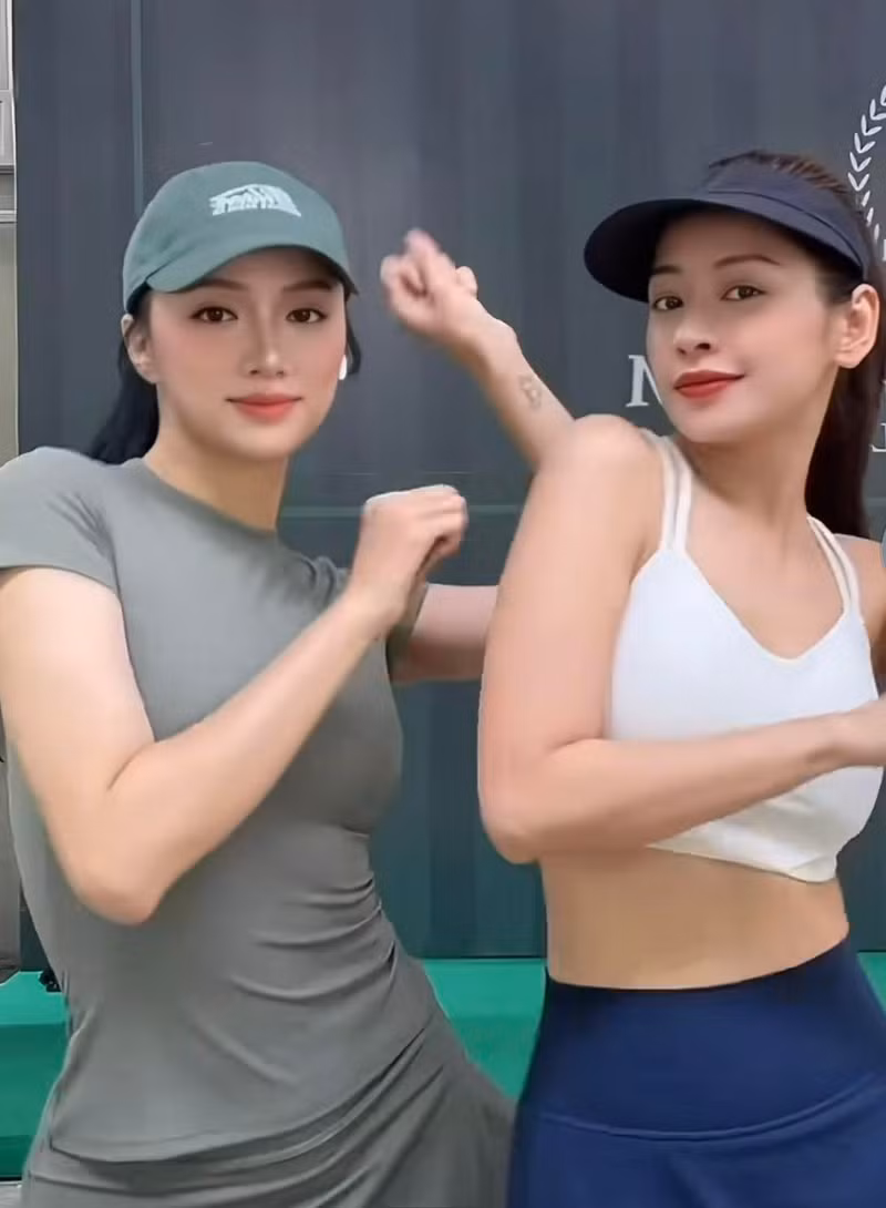 Có thể thấy, thời trang pickleball của Hoa hậu Hương Giang không chỉ dừng lại ở yếu tố đẹp mắt mà còn truyền cảm hứng về lối sống lành mạnh, năng động và biết yêu chiều bản thân. huong-giang-10.jpg