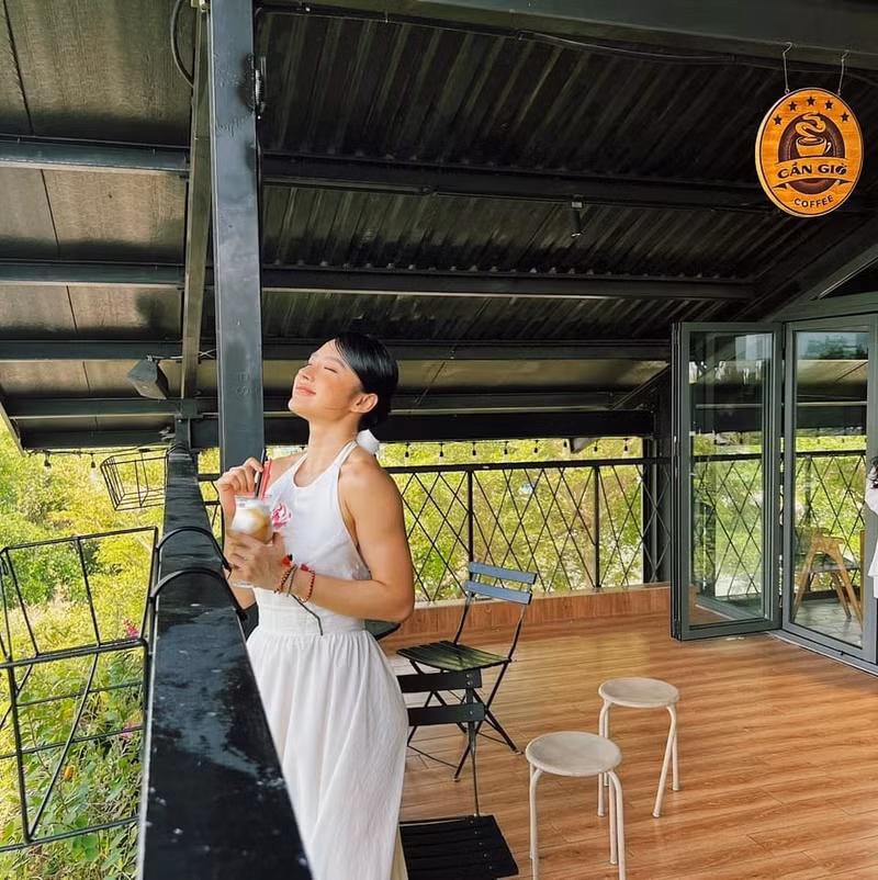 Angela Phương Trinh từng nổi tiếng hình ảnh một cô nàng nữ tính, mỏng manh trong nhiều năm gia nhập làng giải trí. angela-phuong-trinh-06.jpg
