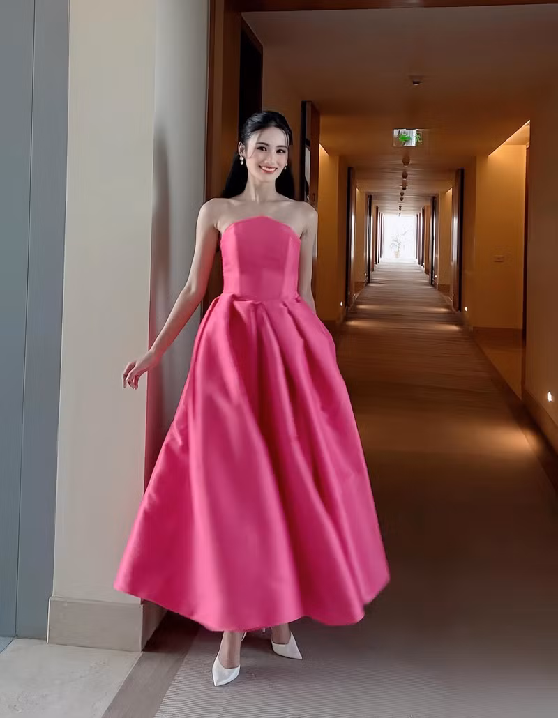 Ý Nhi chia sẻ cô được Ban tổ chức Miss World đón tiếp chu đáo, được nghỉ tại khách sạn sang trọng. y-nhi-5.jpg