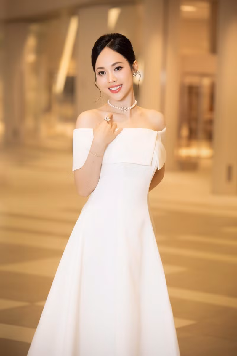 Đây là chương trình học liên kết quốc tế giữa Đại học Kinh tế Quốc dân và Đại học Coventry (của Anh Quốc). Thùy Linh sẽ tham dự Lễ tốt nghiệp của trường vào ngày 27/8/2024. TRỊNH LINH - TỐT NGHIỆP THỦ KHOA (12).jpg