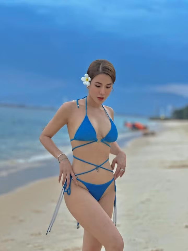 Trước đó, vào năm 2021, Diệp Lâm Anh đã trải qua cuộc hôn nhân sóng gió với thiếu gia Đức Phạm. Sau khi ly hôn, cô tập trung vào công việc và chăm sóc hai con nhỏ. diep-lam-anh-11.jpg