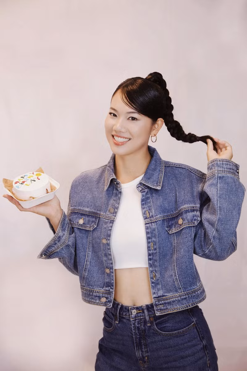 Mới đây, Ánh Viên tung ra bộ ảnh mới mừng sinh nhật ở tuổi 28. Cô nàng để kiểu tóc tết trang điểm kỹ lưỡng. anh-vien-1.jpg