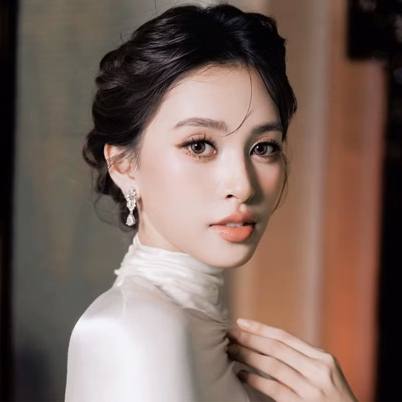 Loạt ảnh mang phong cách “thiên thần Victoria’s Secret” không chỉ đánh dấu một cột mốc mới trong hành trình hình ảnh của Tiểu Vy mà còn cho thấy sự tự tin, bản lĩnh của một nàng hậu trẻ. tv-10.jpg