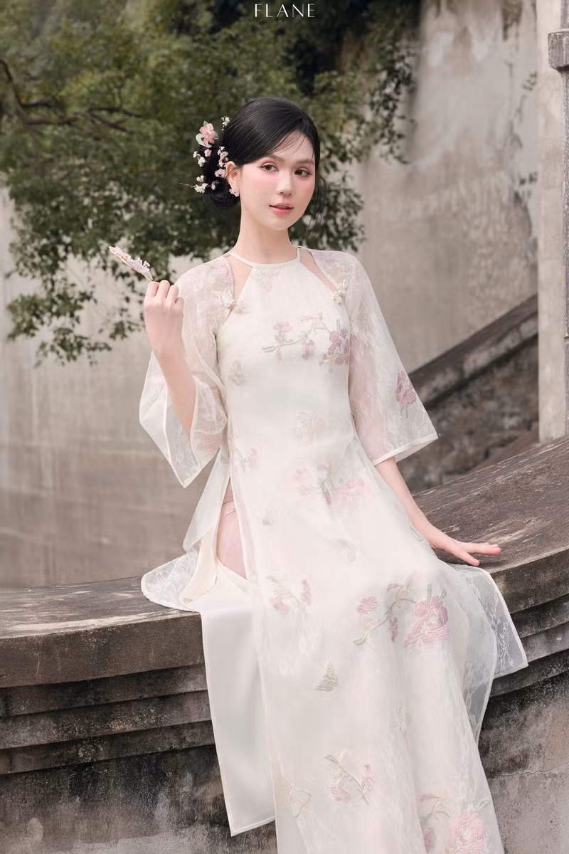 ngoc-trinh-1.jpg