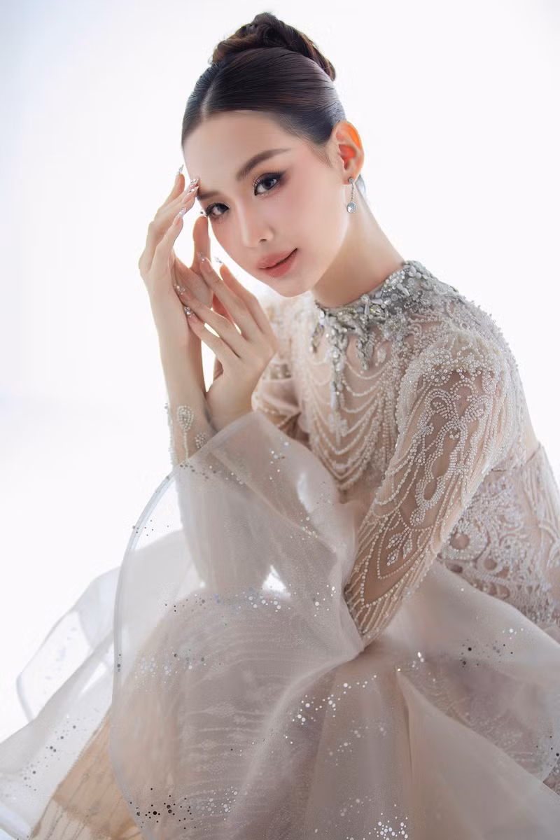 Hoa hậu Liên lục địa 2022 Lê Nguyễn Bảo Ngọc khiến người hâm mộ không thể rời mắt khi tung bộ ảnh mới khoe nhan sắc đỉnh cao cùng thần thái sắc sảo nhưng vẫn giữ được vẻ thanh lịch đặc trưng. bao-ngoc-1.jpg