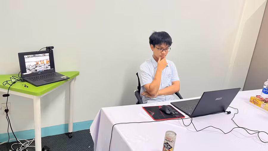 Em Phan Đình Triết (học sinh lớp 12A5, Trường THPT chuyên Lê Quý Đôn, Đà Nẵng). 