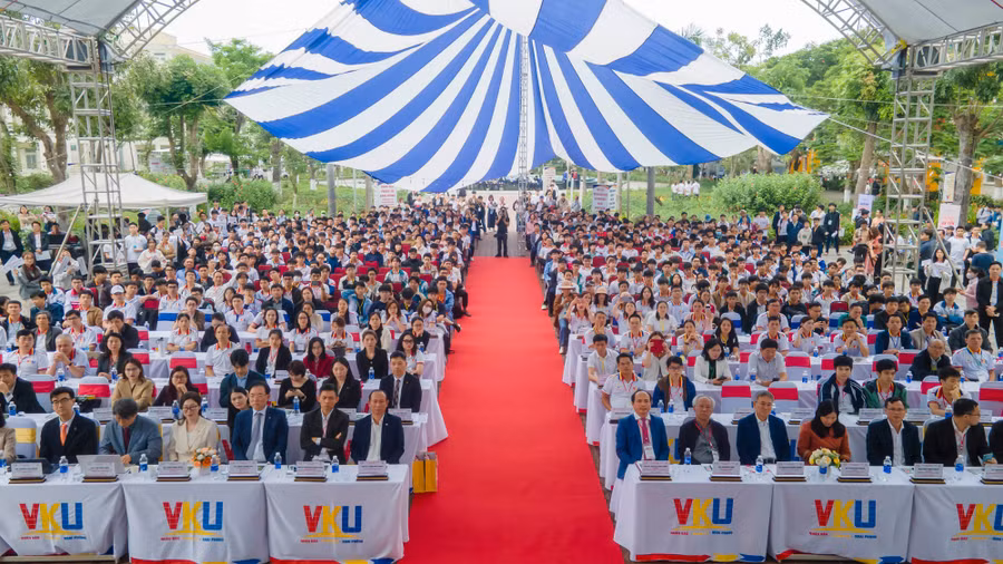 775 thí sinh trên 63 tỉnh/thành phố trên cả nước tham gia Vòng chung kết Kỳ thi Olympic Tin học miền Trung và Tây Nguyên..