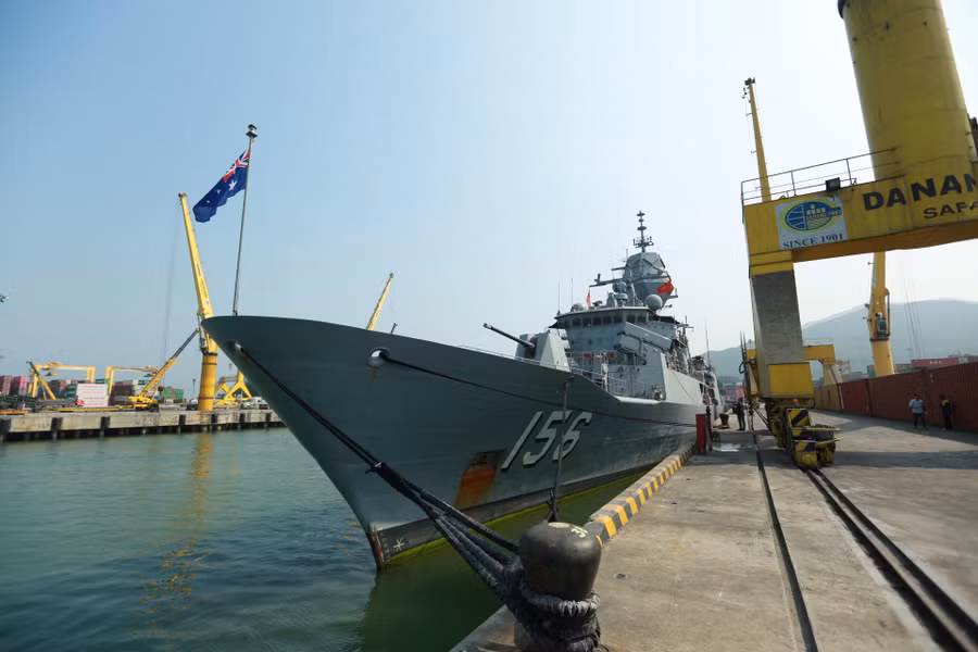 Tàu HMAS Toowoomba của Hải quân Hoàng gia Australia.