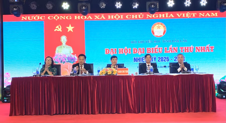 a2-doan-chu-tich-dieu-hanh-dai-hoi-dai-bieu-hoi-khuyen-hoc-tinh-dak-lak-lan-thu-i-nhiem-ky-2026-203.jpg